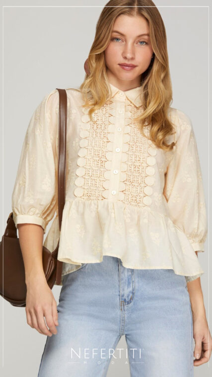 Blusa botones cuello bordada Beige T15894