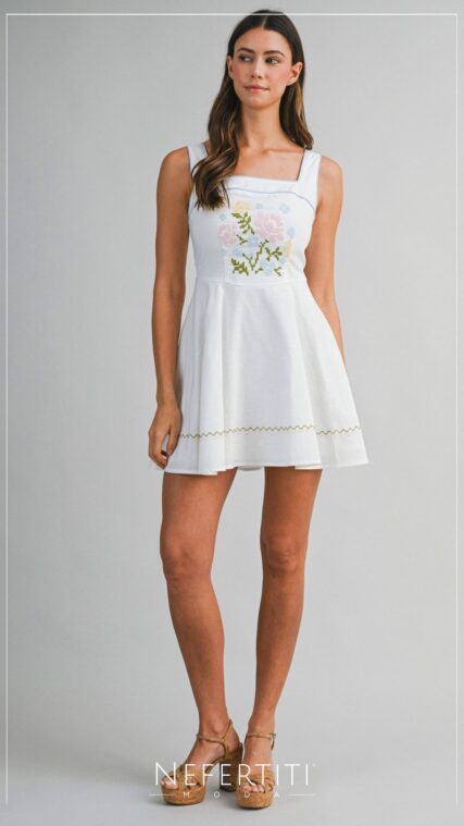 Vestido corto tirante ancho bordado Blanco Celeste D7470