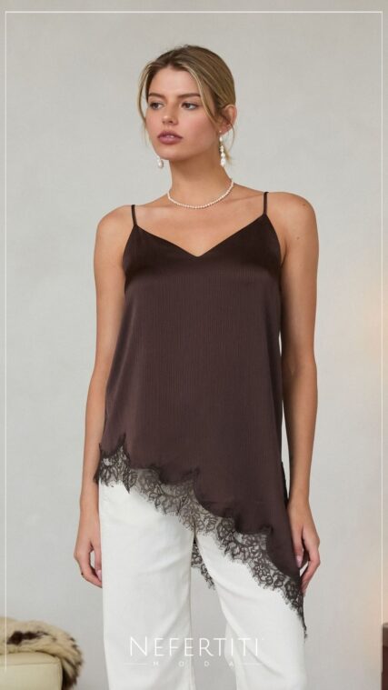 Blusa tirante asimetrica con encaje Cafe T17378