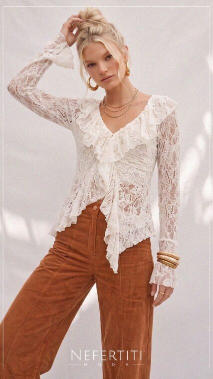 Blusa manga larga encaje vuelos Marfil T17459